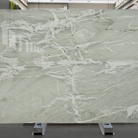 Světle zelný přírodní kámen Tiffany v leštěné povrchové úpravě