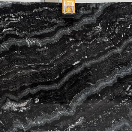 Čern&aacute; žula Agata Black s kontrastn&iacute; b&iacute;lou kresbou