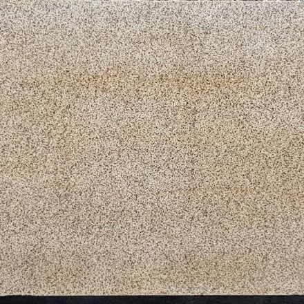 Žulov&aacute; deska ve světl&eacute; barvě Padang Yellow s matnou povrchovou &uacute;pravou