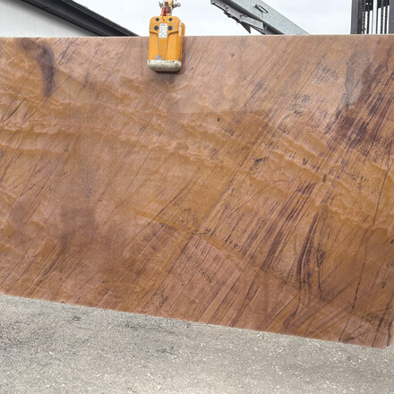 Hnědá kamenná deska kvarcitu Las Vegas Rock s kresbou připomínající strukturu dřeva Hnědá kamenná deska kvarcitu Las Vegas Rock s kresbou připomínající strukturu dřeva