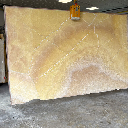 Onyxová kamenná deska Onice Gioiello v barvě: žlutá, oranžová, růžová Onyxová kamenná deska Onice Gioiello v barvě: žlutá, oranžová, růžová