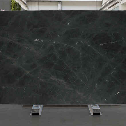Černá kamenná deska kvarcitu Infinity v matné povrchové úpravě
