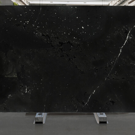 Kamenná deska kvarcitu Negresco v odstínech černé Kamenná deska kvarcitu Negresco v odstínech černé