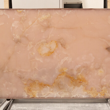 Onyxová deska přírodního kamene Onice Pink s jemnou kresbou vhodnou k podsvícení Onyxová deska přírodního kamene Onice Pink s jemnou kresbou vhodnou k podsvícení