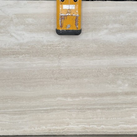 B&eacute;žov&aacute; kamenn&aacute; deska Travertino Navona