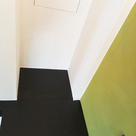 Krbová římsa z černé žuly Nero Assoluto Zimbabwe s povrchovou úpravou antik