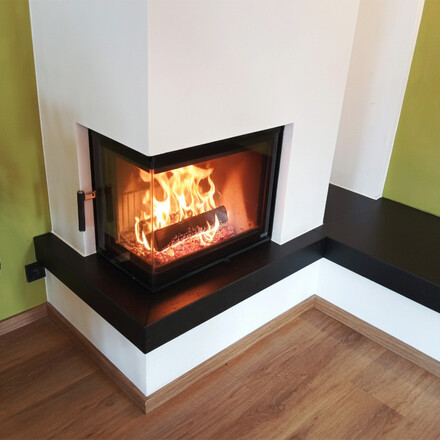 Krbov&aacute; ř&iacute;msa z př&iacute;rodn&iacute;ho kamene Nero Assoluto Zimbabwe