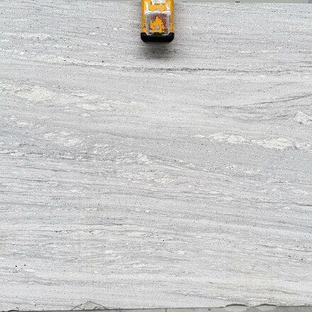 Žulov&aacute; deska Thunder White