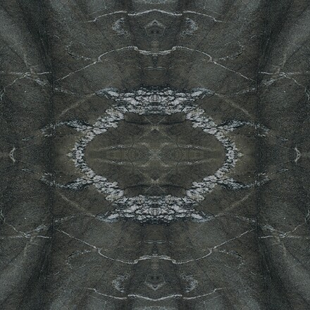 Detail desky z kvarcitu CARNIA GREY, který se pyšní unikátní kresbou a univerzálním použitím, zakázkové kamenictví TONE OF STONE 