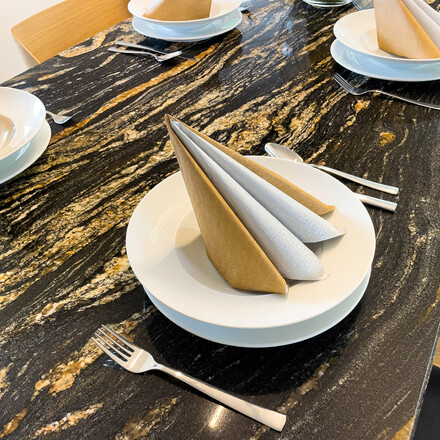 Jídelní stůl na zakázku, přírodní kámen - exkluzivní brazilská žula MAGMA BLACK, spoje jednotlivých desek jsou lepené pod úhlem 45°, kamenictví TONE OF STONE. Jídelní stůl na zakázku, přírodní kámen - exkluzivní brazilská žula MAGMA BLACK, spoje jednotlivých desek jsou lepené pod úhlem 45°, kamenictví TONE OF STONE.