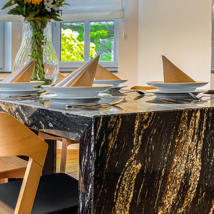 Jídelní stůl na zakázku, přírodní kámen - exkluzivní brazilská žula MAGMA BLACK, spoje jednotlivých desek jsou lepené pod úhlem 45°, kamenictví TONE OF STONE. Jídelní stůl na zakázku, přírodní kámen - exkluzivní brazilská žula MAGMA BLACK, spoje jednotlivých desek jsou lepené pod úhlem 45°, kamenictví TONE OF STONE.