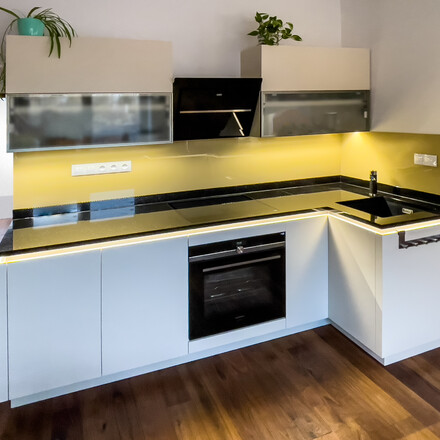 Kuchyňská pracovní deska z přírodního kamene - leštěná černá žula s třpytivými fragmenty - STAR GALAXY Kuchyňská pracovní deska z přírodního kamene - leštěná černá žula s třpytivými fragmenty - STAR GALAXY