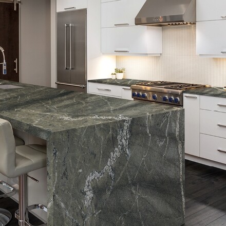 Kvarcit CARNIA GREY lze použit pro výrobu parapetů, stolů, krbových říms, obkladů, dlažeb, pracovních desek, krbových říms a dalších produktů. Zakázkové kamenictví TONE OF STONE