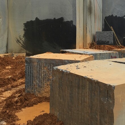 Těžba přírodního kamene - žula VIRGINIA MIST, kamenictví TONE OF STONE