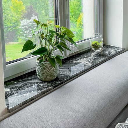 Vnitřn&iacute; parapet z př&iacute;rodn&iacute;ho kamene - exkluzivn&iacute; mramor ARABESCATO GRIGIO, zak&aacute;zka na m&iacute;ru, kamenictv&iacute; TONE OF STONE  