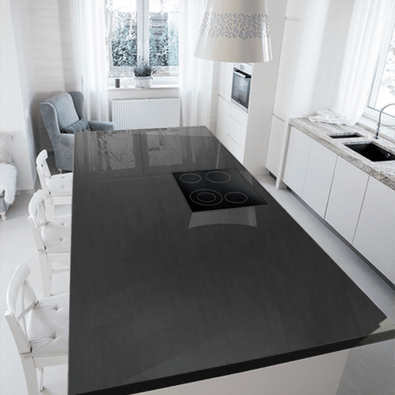 Kamenná kuchyňská deska ze žuly Carbon Grey v šedé barvě Kamenná kuchyňská deska ze žuly Carbon Grey v šedé barvě