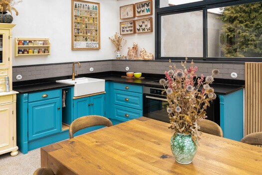 Reference: kamenná kuchyňská deska ze žuly Nero Assoluto Zimbabwe satén