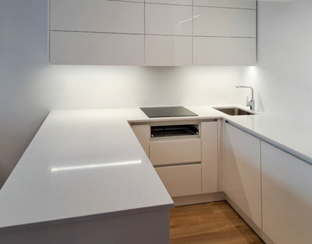 Reference: Kuchyňská pracovní deska Technistone Noble Supreme White