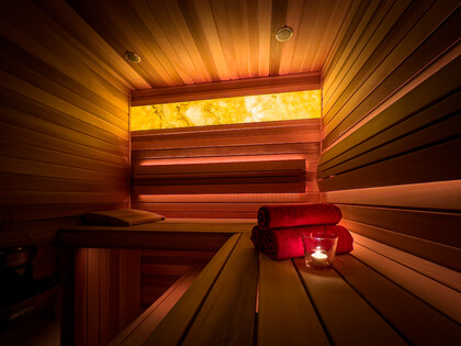 Reference: zakázková výroba podsvícené desky z onyxu do sauny