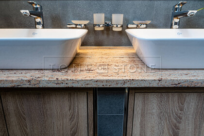 Kamenné koupelny a koupelnové desky: nadčasová elegance od Tone of Stone