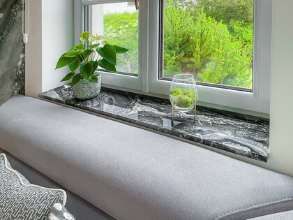 Parapety z přírodního kamene: výjimečný design a mimořádná odolnost