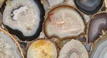 Polodrahokamy: Přírodní krása v interiérovém designu