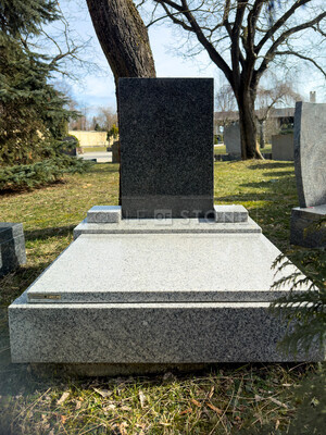 Urnov&yacute; hrob Padang Crystal, n&aacute;pisov&aacute; deska Impala