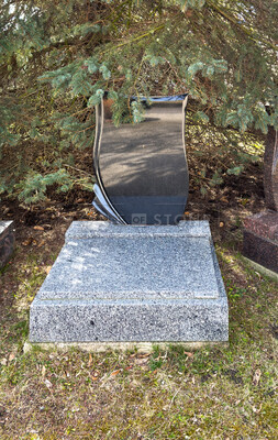 Urnový hrob Vahlovická žula Urnový hrob Vahlovická žula