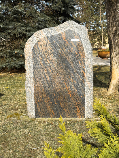 Nápisová deska Bararp se štokovaným lemem Nápisová deska Bararp se štokovaným lemem